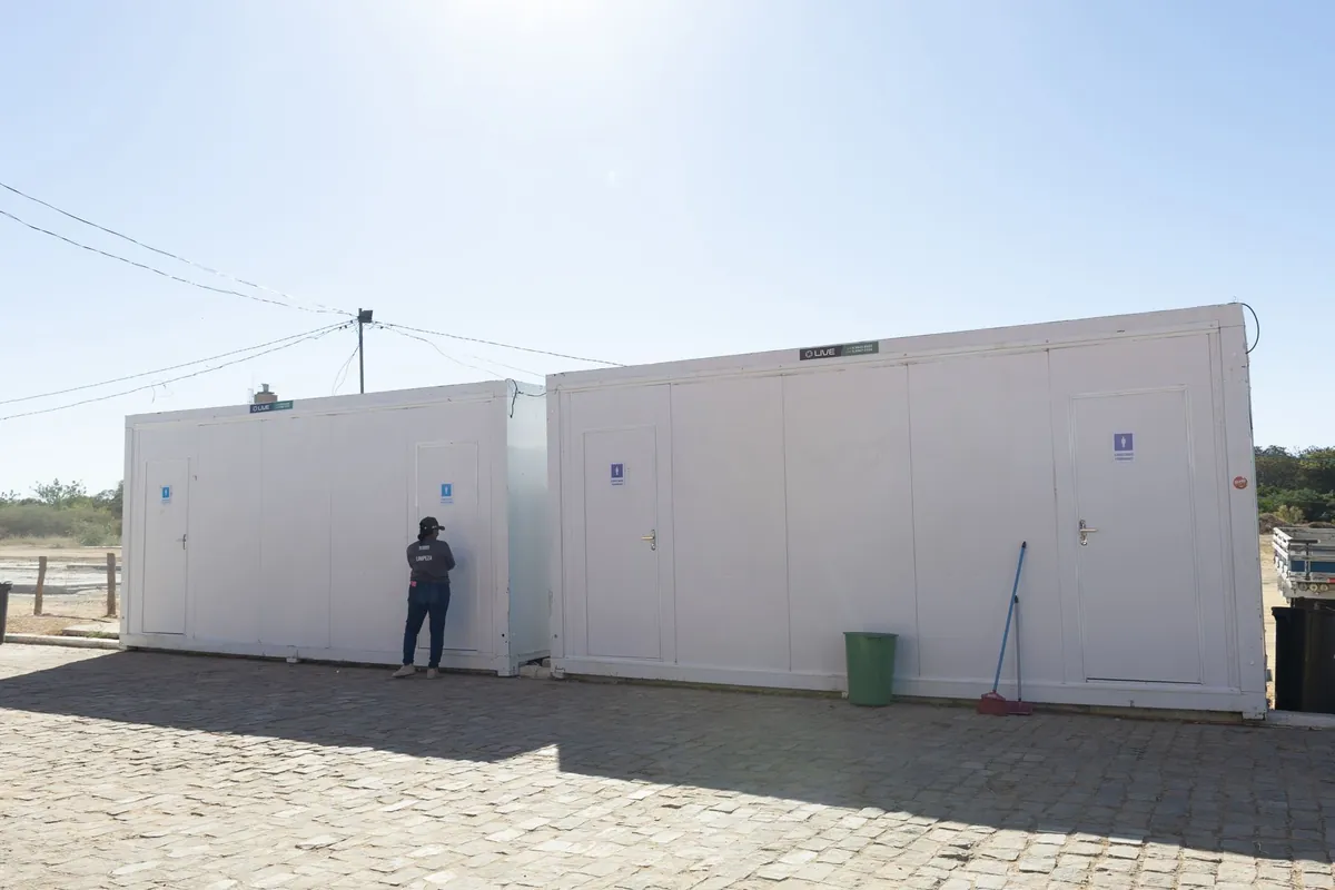 Blocos sanitários instalados e mantidos durante a feira